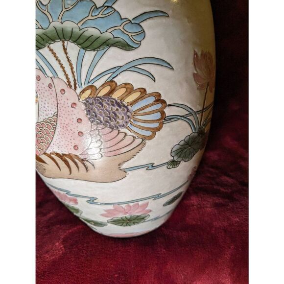 Famille Rose Hand painted Dynasty signed pottery. In excellent condition - Picture 5 of 13